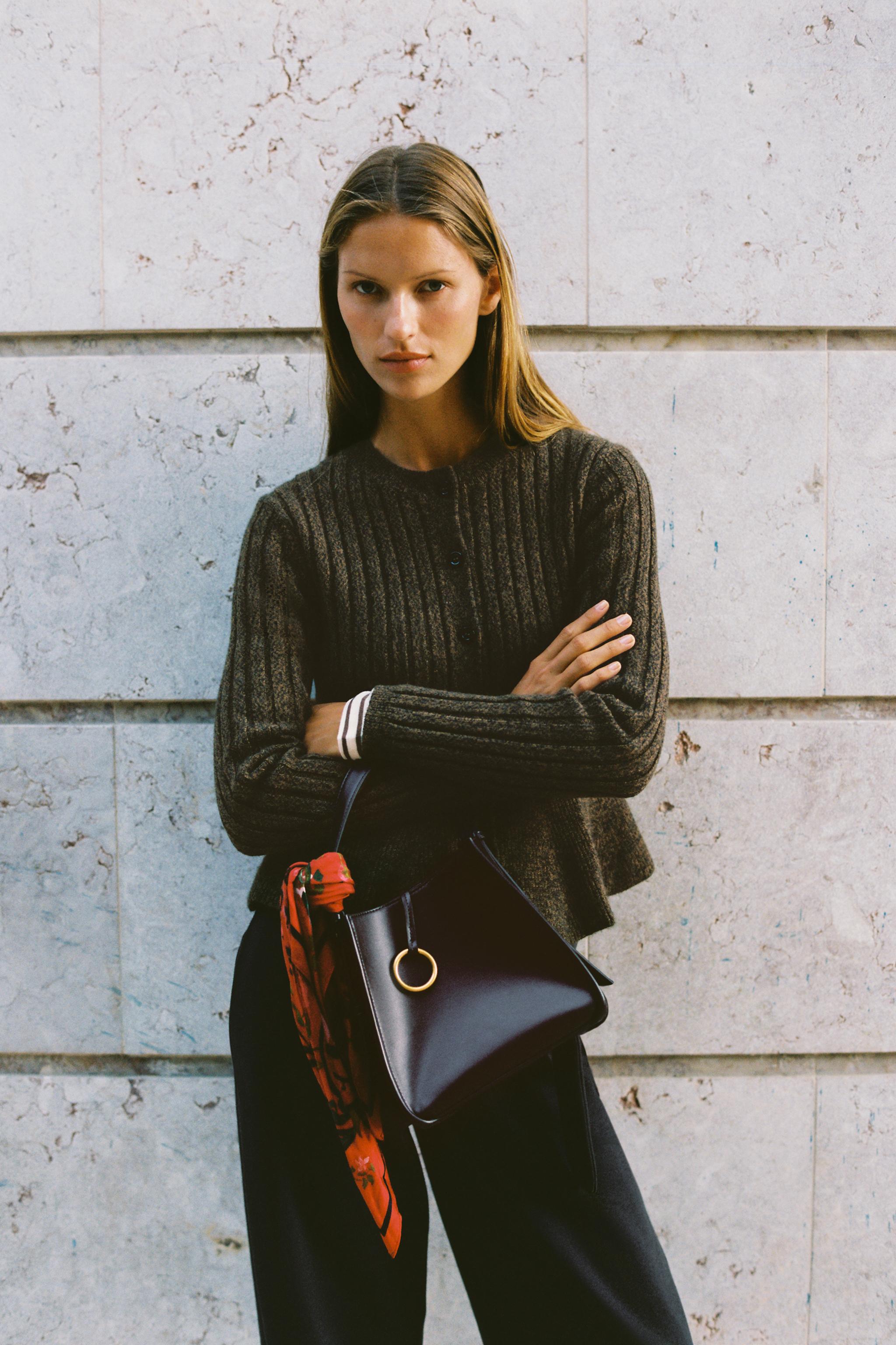 MINI BUCKET BAG WITH METAL RING